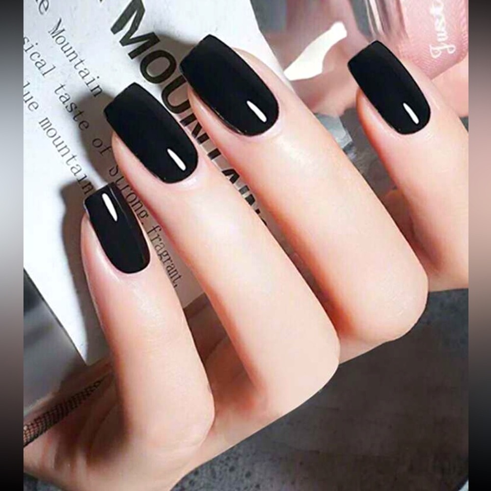 Essential Black Square 24 Piece Press On Nails 💅🌟